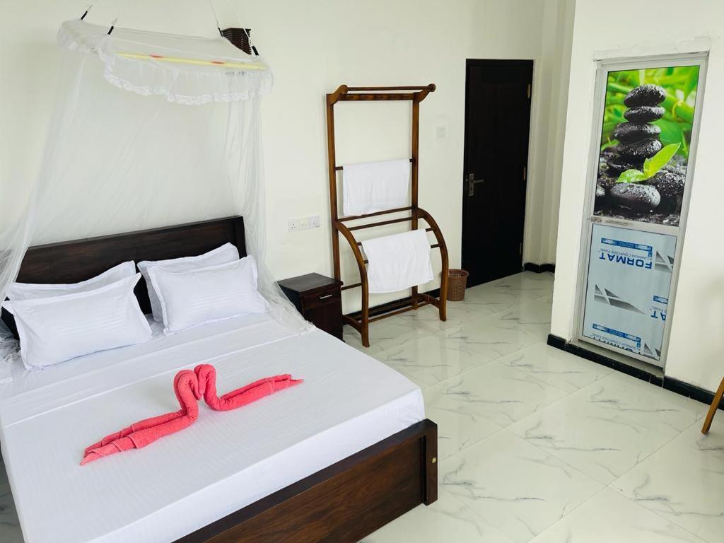 Hotel Blue Waves Ocean Mirissa Esterno foto