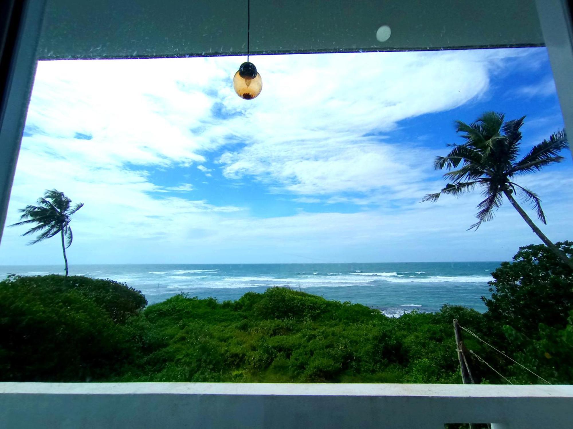 Hotel Blue Waves Ocean Mirissa Esterno foto