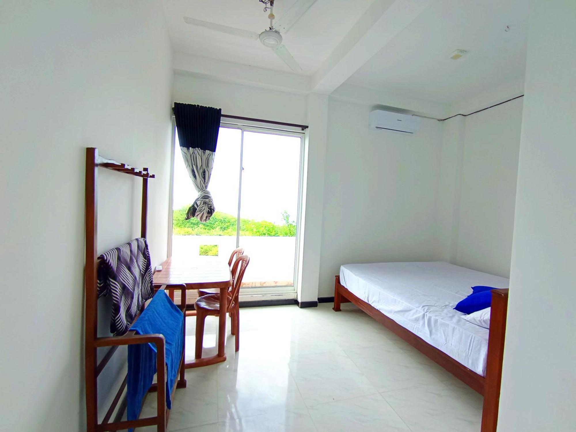 Hotel Blue Waves Ocean Mirissa Esterno foto